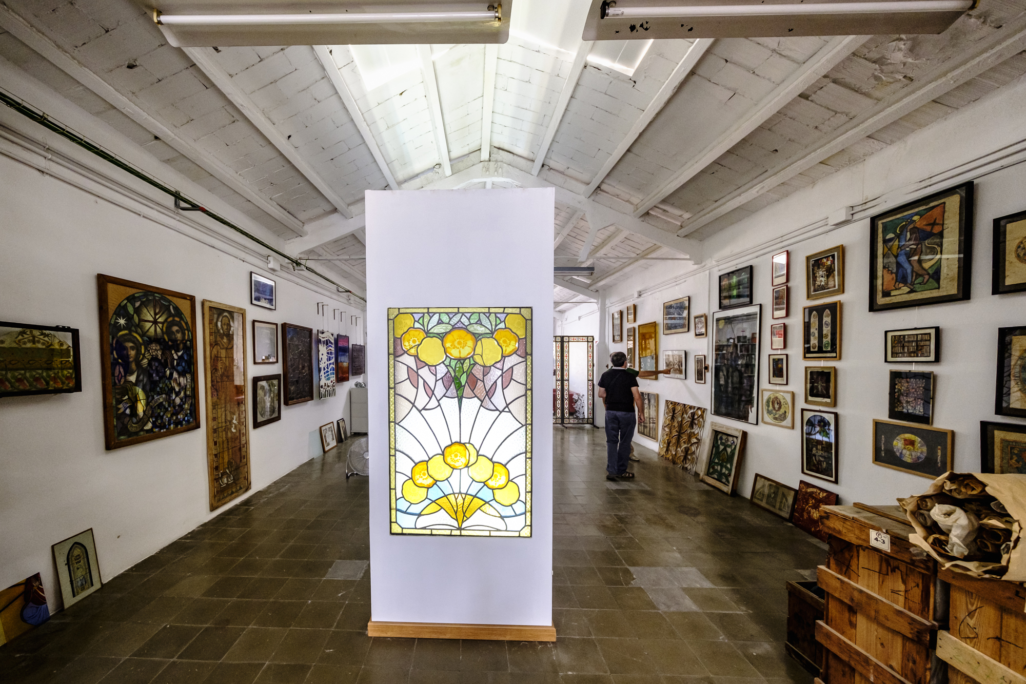 記念展覧会「光のために100年」会場の様子