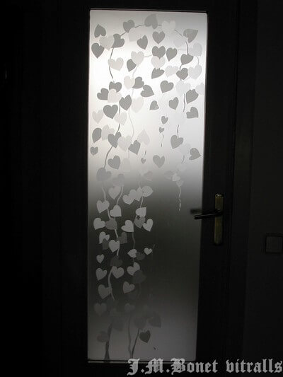 ガラスエッチング参考作品 — ハートモチーフのドア