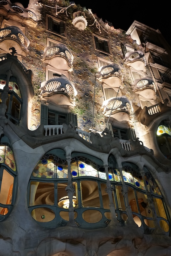 カサバトリョ 夜景外観